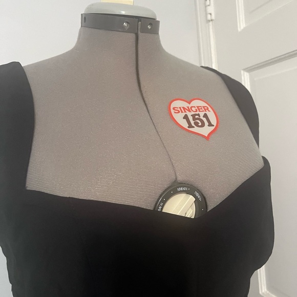 Pinup Couture Jessica Wiggle Dress - Picture 4 of 4